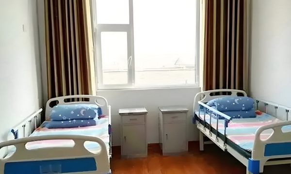我们总在年轻时恨自己，中年后想好好活|对话郑钧